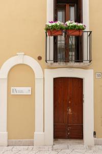 a building with two doors and a balcony with flowers at IamartinoApartments in Termoli
