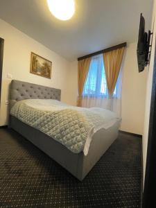 A bed or beds in a room at Bóris House