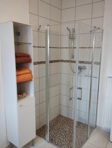 Bilik mandi di Thüringer Pforte