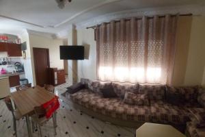 TV a/nebo společenská místnost v ubytování appartement au centre de Tanger Nejma