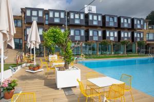 Bazén v ubytovaní Hotel Herbeira alebo v jeho blízkosti