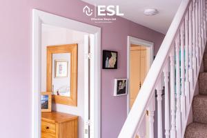 TV a/nebo společenská místnost v ubytování 4 Bedroom Townhouse 10mins walk from Shrewsbury Town Centre with Parking