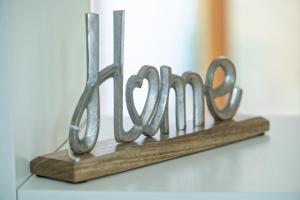 a group of scissors in a wooden holder at Charming family house in High Wycombe in Buckinghamshire