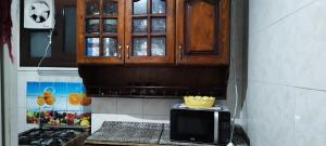 الاسكندريه في ‘Izbat al Qaşr: وجود ميكروويف للجلوس على طاولة في المطبخ