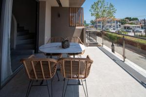 Balkón nebo terasa v ubytování La Boheme Suites