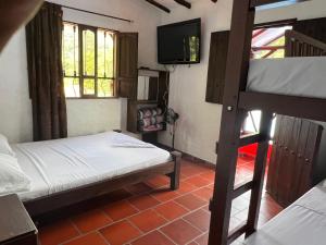 Postel nebo postele na pokoji v ubytování Encantadora cabaña con piscina y jacuzzi en San Gil