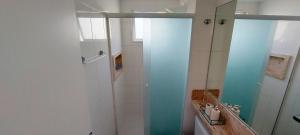 Ein Badezimmer in der Unterkunft COPIA0102 - Condomínio Cores de Piatã