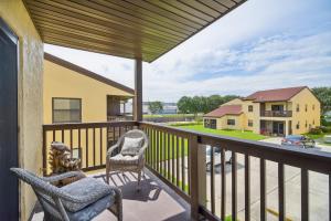Un balcón o terraza de Cocoa Beach Vacation Rental - Walk to Pier!