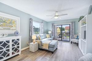 Zona de estar de Cocoa Beach Vacation Rental - Walk to Pier!