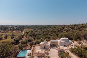 an aerial view of a villa with a swimming pool at Trulli Meridiem con Piscina in Ostuni