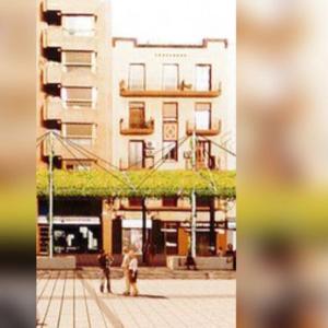 two people standing in front of a building at Fantastico Tarragona Corsini Apartment-1, en el centro con parking in Tarragona