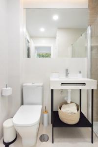 Koupelna v ubytování APARTAMENTOS PLAZA DEL CHARCO I
