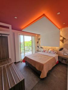 Llit o llits en una habitació de Mongibello Palace B&B