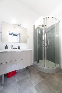 Kylpyhuone majoituspaikassa Le Gacon - Appartement centre ville