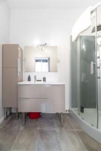 Kylpyhuone majoituspaikassa Le Gacon - Appartement centre ville