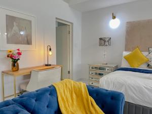 Amoris Guesthouse - In Randburg客房内的一张或多张床位