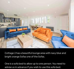 una amplia sala de estar con muebles de color azul y naranja. en The Old School Sleeps 14 en Lymington