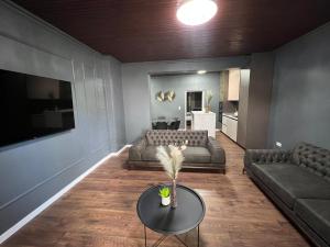 Imagem da galeria de Lux apartments Crystal-center em Bihać mais 57 fotografias