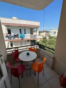 Balkón nebo terasa v ubytování A Luxury Home by Damlataş Beach