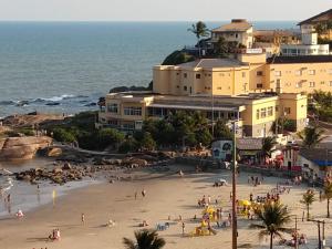 a group of people on a beach with buildings at Lindo Apartamento na Praia do Sonho in Itanhaém