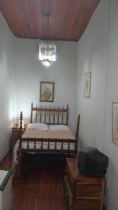 a bedroom with a bed and a wooden ceiling at Pouso dos Sinos in Ouro Preto