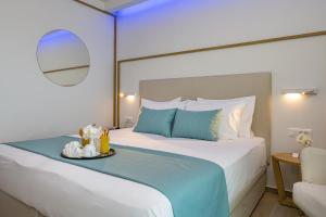 Postel nebo postele na pokoji v ubytování Mirage Bleu Hotel