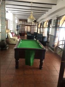 Biliardový stôl v ubytovaní Hotel Molino De Saydo