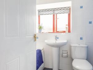 Koupelna v ubytování Honeysuckle Cottage + 25 fotografií