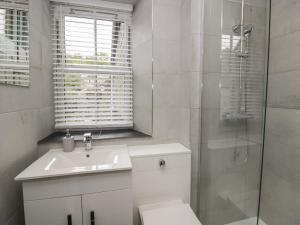 Et badeværelse på Rose Cottage + 32 billeder