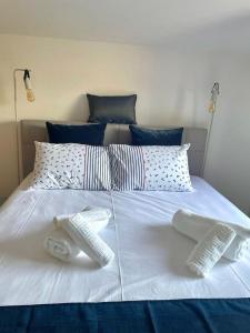 Ένα ή περισσότερα κρεβάτια σε δωμάτιο στο Apartment R