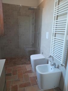 a bathroom with a white toilet and a sink at Serroni Alto in Battipaglia