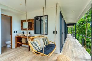 Balkoni atau teres di Bali Villa Jungle Paradise - Uvita