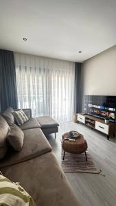 Posezení v ubytování cosy flat, 150m to the sea + 33 fotografií