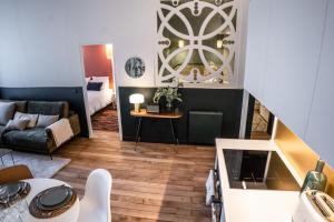 a living room with a couch and a table at Coco: hypercentre-2chambres-parking-zen... in Saint-Étienne