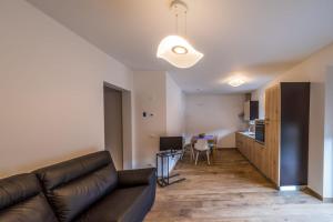 a living room with a couch and a kitchen at Casa Scardanzan in Canale dʼAgordo