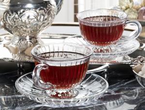 two glass cups of tea on a table at Aparthotel LAAERBERG in Vienna