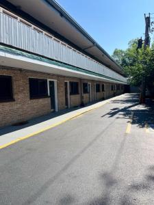 an empty street in front of a brick building at EDGEBROOK MOTEL in Chicago