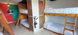 Postel nebo postele na pokoji v ubytování Nina Hostel + 37 fotografií