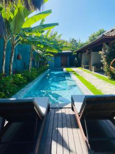 a swimming pool in the backyard of a house at Tropicália chalés boutique in Pipa