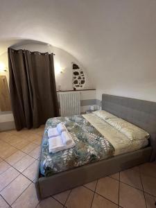 a bedroom with a bed with towels on it at CASA VACANZA PIEVE in Pisogne