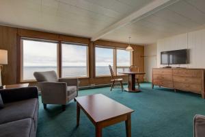 TV a/nebo společenská místnost v ubytování Ester Lee Oceanview Inn
