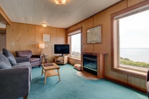 TV a/nebo společenská místnost v ubytování Ester Lee Oceanview Inn