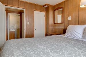 Postel nebo postele na pokoji v ubytování Ester Lee Oceanview Inn