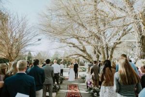 un grupo de personas caminando por el pasillo en una boda en Karoo Gariep Tented Camp, en Hanover Road 95 fotos más