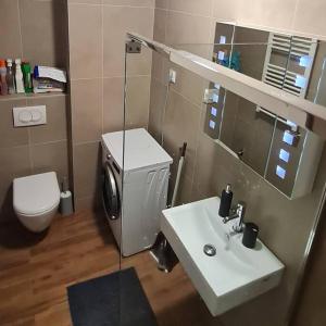 Kamar mandi di Amar 4