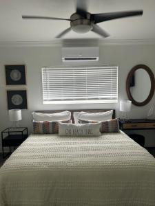 Säng eller sängar i ett rum på ROYAL COLONIAL