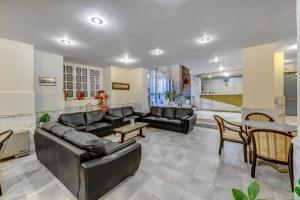 Gallery image of Hotel Halaris in Ermoupoli