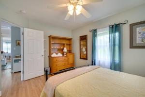 a bedroom with a bed and a ceiling fan at Sunny Lake Wales Getaway - 1 Mi to Downtown in Lake Wales