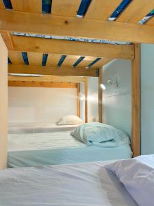 Voodi või voodid majutusasutuse Hostel Samara toas