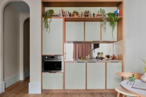 Una cocina o zona de cocina en Turing Locke Cambridge